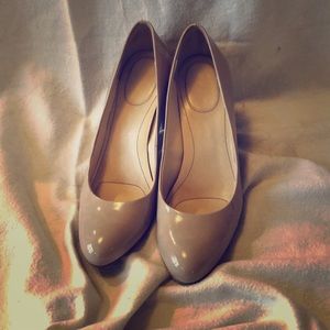 Calvin Klein tan patent pumps